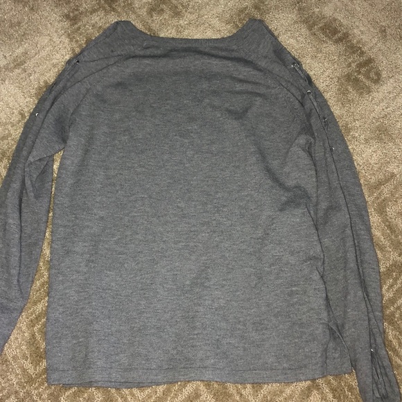 Gray long sleeve shirt with arm detail - Picture 5 of 5